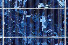 青くて模様がはっきりした多結晶の太陽電池